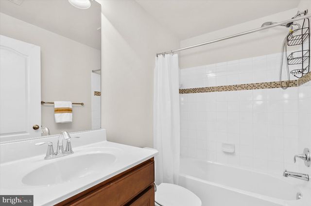 2119 GARDEN GROVE LN, Mitchellville, MD 20721