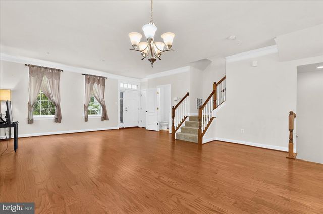 2119 GARDEN GROVE LN, Mitchellville, MD 20721