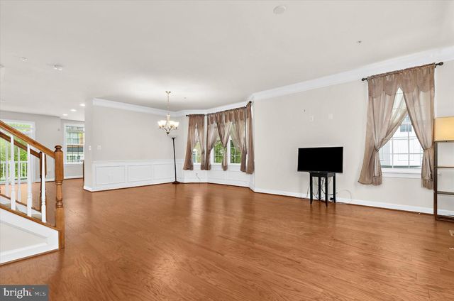 2119 GARDEN GROVE LN, Mitchellville, MD 20721