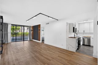 3301 N Country Club Dr 101, Aventura, FL 33180