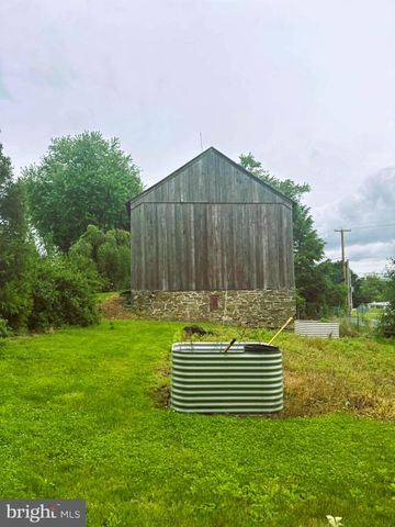 10194 JONESTOWN RD, Grantville, PA 17028