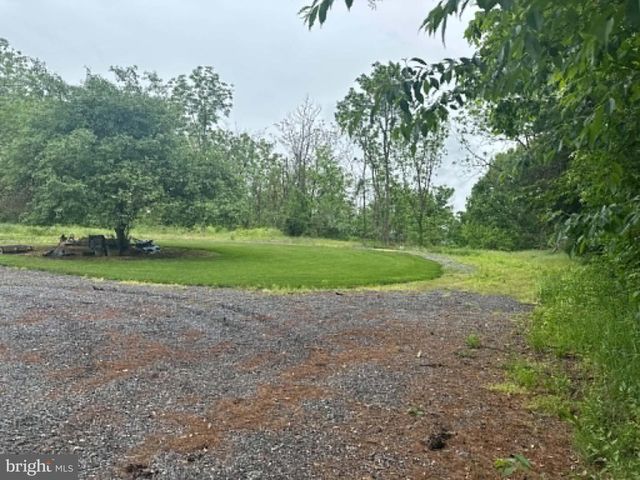 10194 JONESTOWN RD, Grantville, PA 17028