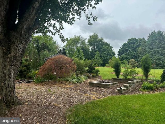 10194 JONESTOWN RD, Grantville, PA 17028