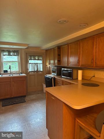 10194 JONESTOWN RD, Grantville, PA 17028