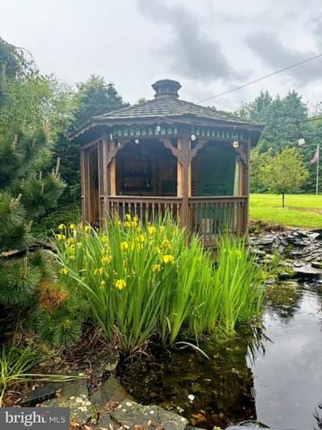 10194 JONESTOWN RD, Grantville, PA 17028
