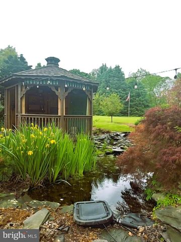 10194 JONESTOWN RD, Grantville, PA 17028