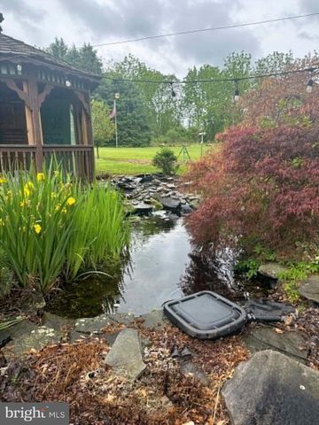 10194 JONESTOWN RD, Grantville, PA 17028