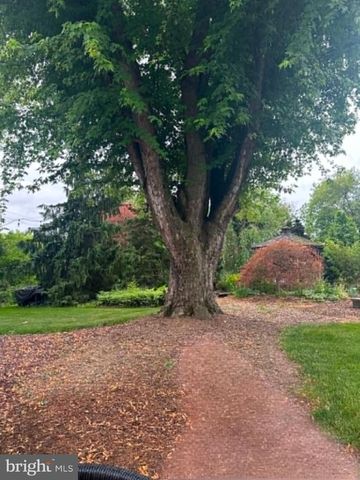 10194 JONESTOWN RD, Grantville, PA 17028