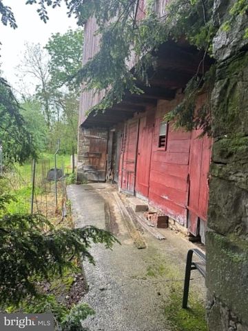 10194 JONESTOWN RD, Grantville, PA 17028