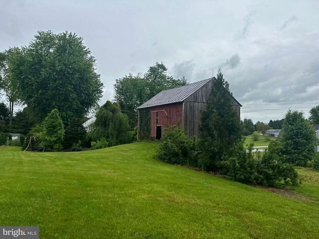 10194 JONESTOWN RD, Grantville, PA 17028
