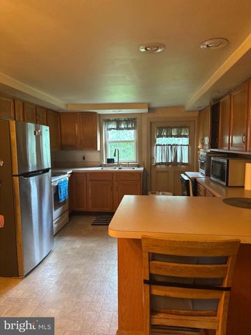 10194 JONESTOWN RD, Grantville, PA 17028