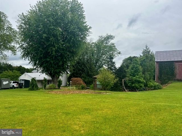 10194 JONESTOWN RD, Grantville, PA 17028