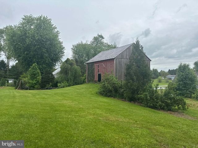 10194 JONESTOWN RD, Grantville, PA 17028