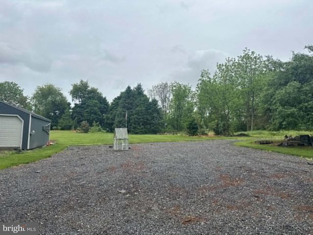 10194 JONESTOWN RD, Grantville, PA 17028