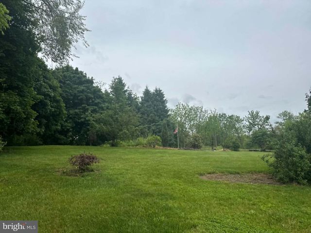 10194 JONESTOWN RD, Grantville, PA 17028