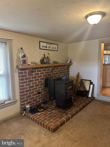 10194 JONESTOWN RD, Grantville, PA 17028