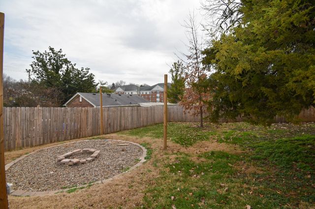 718 W Lexington Avenue, Danville, KY 40422