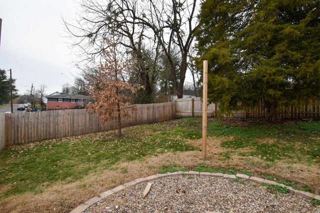 718 W Lexington Avenue, Danville, KY 40422