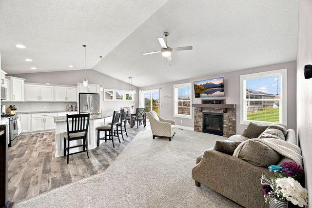 606 NW Reinhart Drive, Ankeny, IA 50023