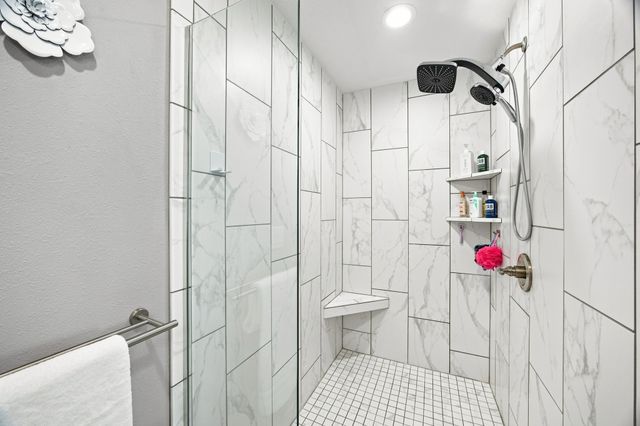 606 NW Reinhart Drive, Ankeny, IA 50023