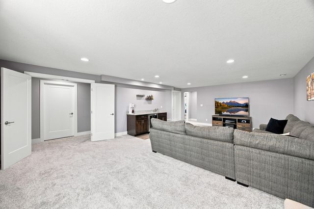 606 NW Reinhart Drive, Ankeny, IA 50023
