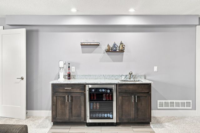 606 NW Reinhart Drive, Ankeny, IA 50023