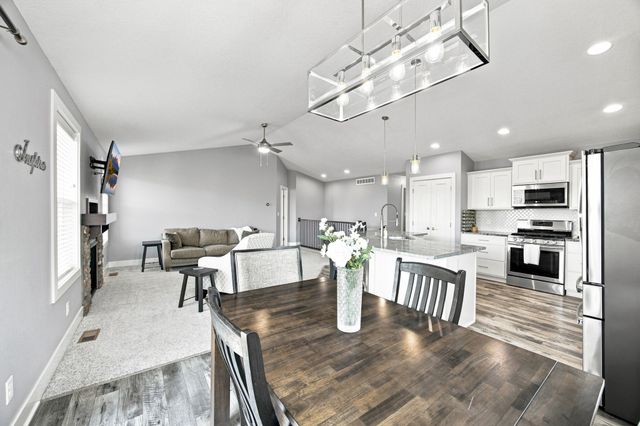 606 NW Reinhart Drive, Ankeny, IA 50023