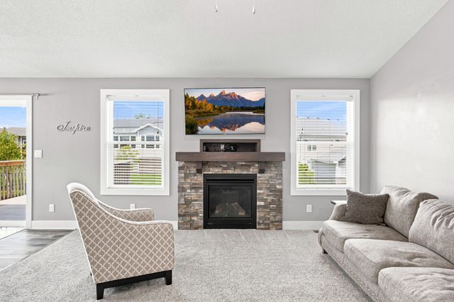 606 NW Reinhart Drive, Ankeny, IA 50023