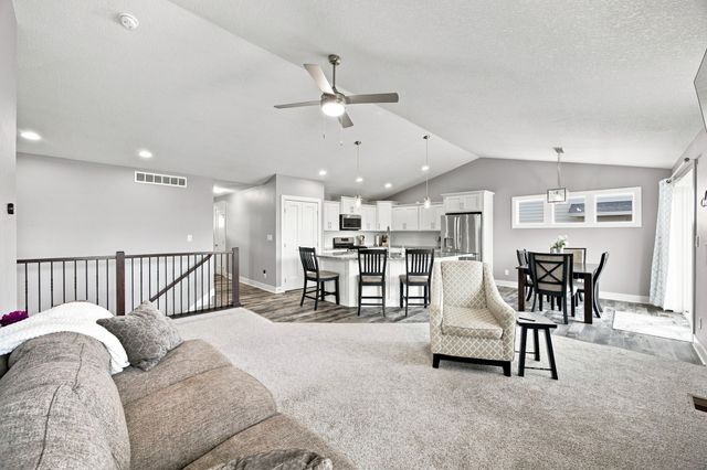 606 NW Reinhart Drive, Ankeny, IA 50023