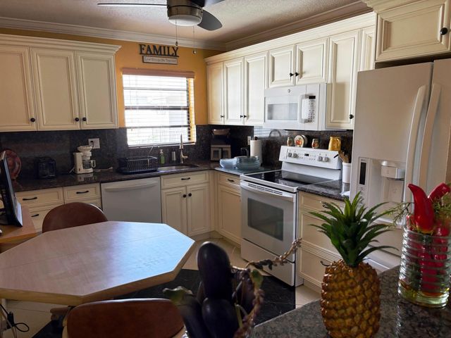 464 Piedmont J, Delray Beach, FL 33484