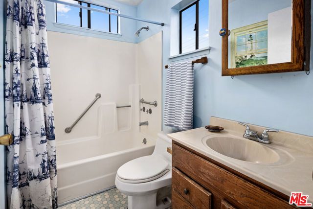 3604 Moore Street, Los Angeles, CA 90066