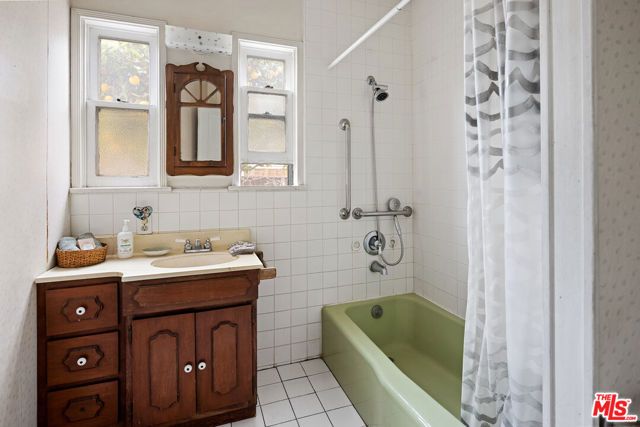 3604 Moore Street, Los Angeles, CA 90066