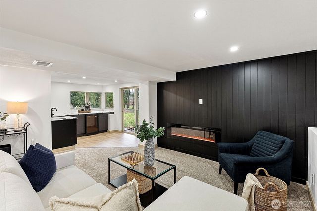 15802 34th Avenue E, Tacoma, WA 98446