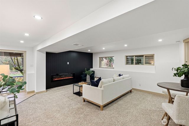 15802 34th Avenue E, Tacoma, WA 98446