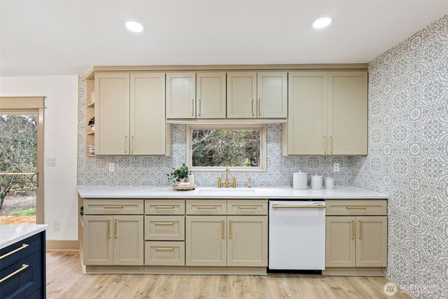 15802 34th Avenue E, Tacoma, WA 98446