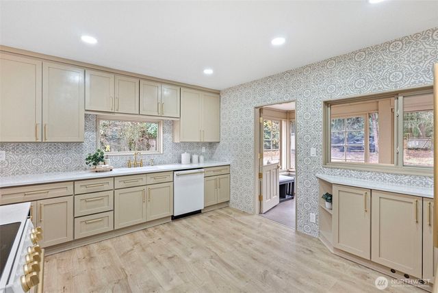 15802 34th Avenue E, Tacoma, WA 98446