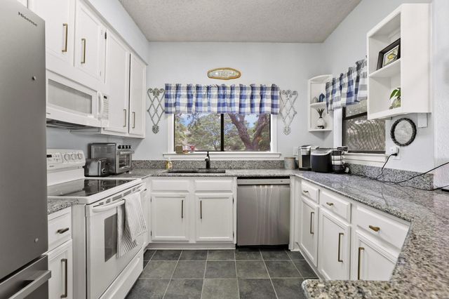 124 Summer View Lane, Pottsboro, TX 75076