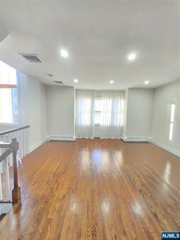 150 English Street, Fort Lee, NJ 07024