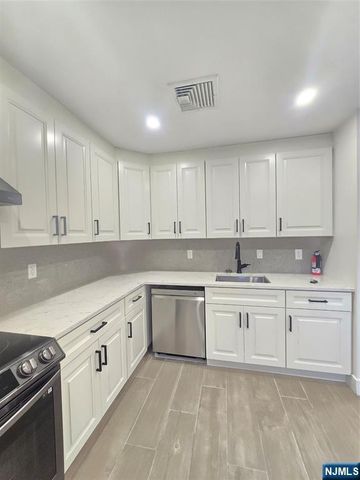 150 English Street, Fort Lee, NJ 07024