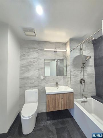 150 English Street, Fort Lee, NJ 07024