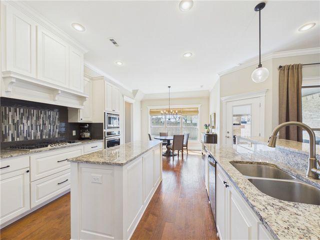 5706 W Lakewood Drive, Rogers, AR 72758