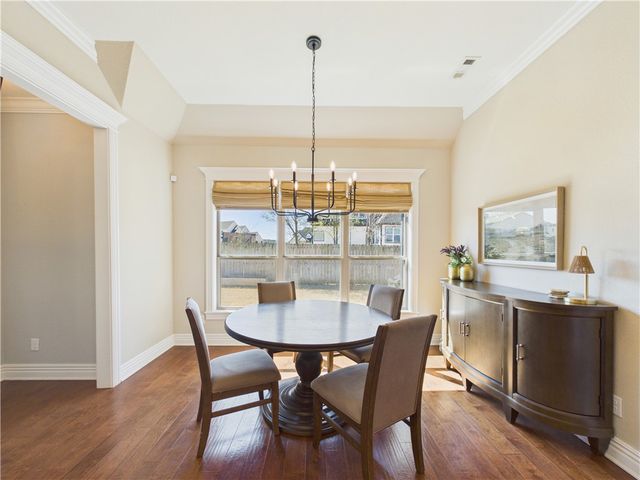 5706 W Lakewood Drive, Rogers, AR 72758