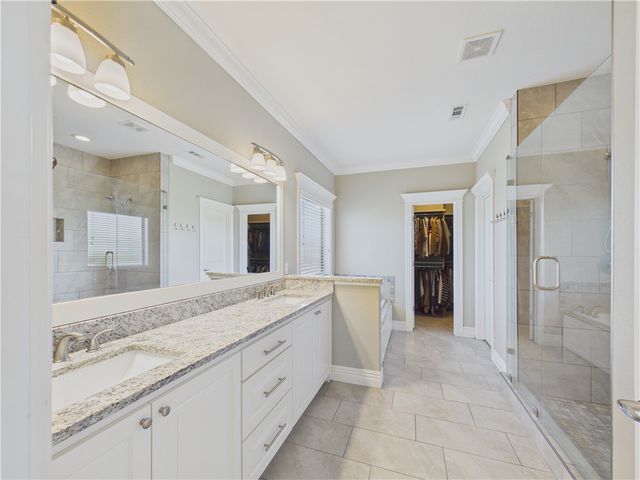 5706 W Lakewood Drive, Rogers, AR 72758