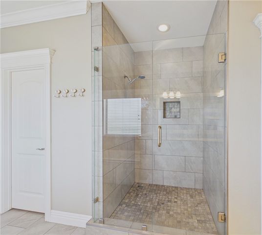 5706 W Lakewood Drive, Rogers, AR 72758