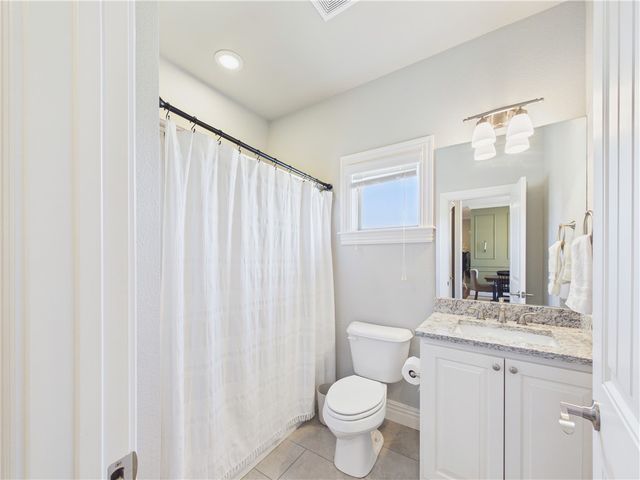 5706 W Lakewood Drive, Rogers, AR 72758