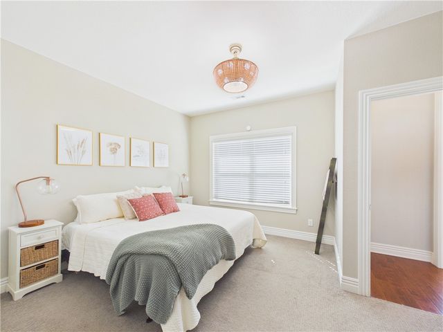 5706 W Lakewood Drive, Rogers, AR 72758