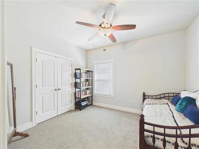 5706 W Lakewood Drive, Rogers, AR 72758