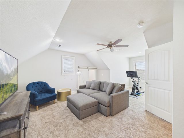 5706 W Lakewood Drive, Rogers, AR 72758