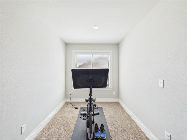 5706 W Lakewood Drive, Rogers, AR 72758