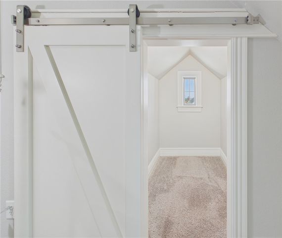 5706 W Lakewood Drive, Rogers, AR 72758